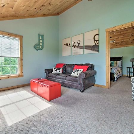 Sevierville Lake House With Deck And Foosball Table! ภายนอก รูปภาพ