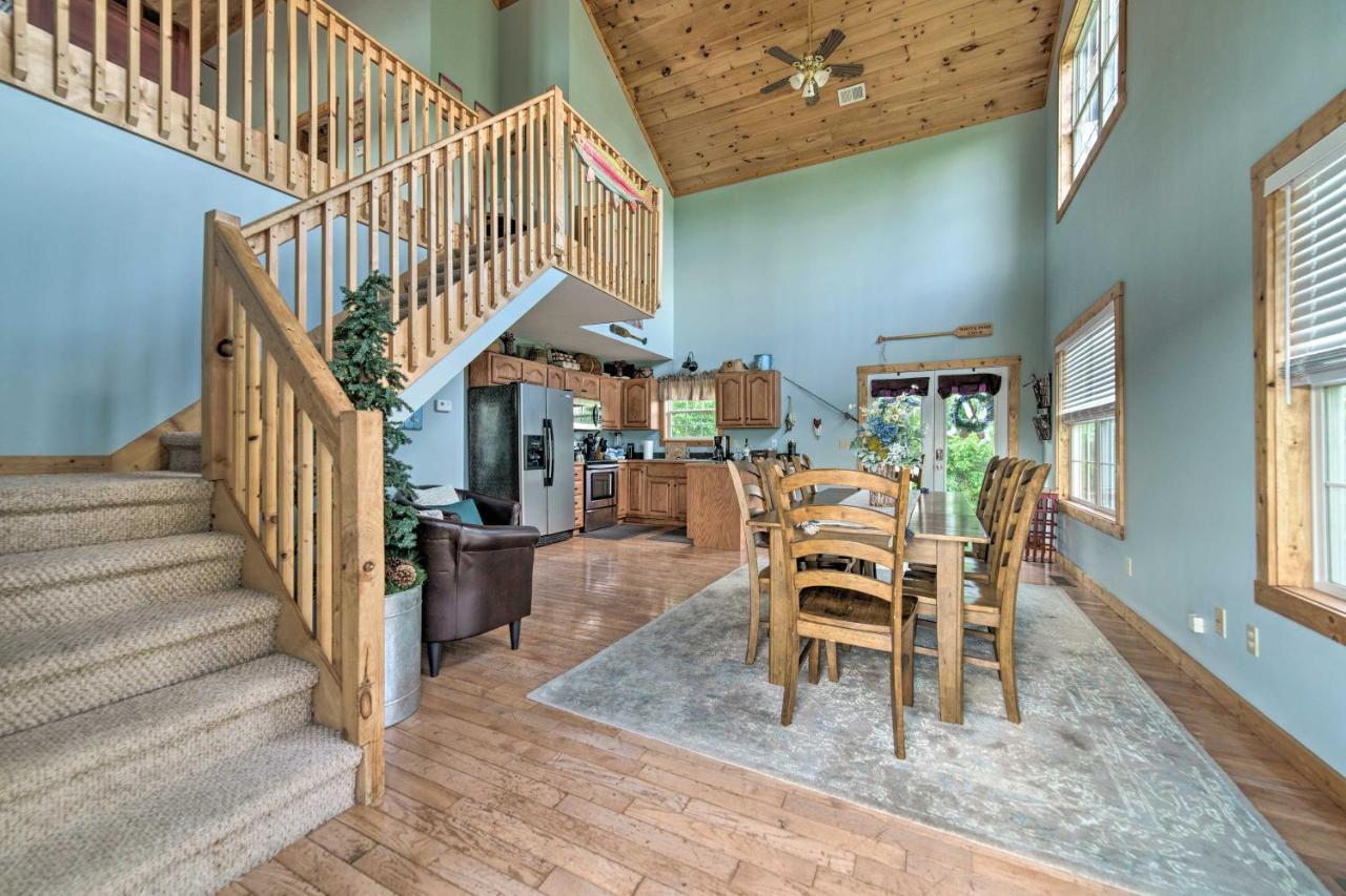 Sevierville Lake House With Deck And Foosball Table! ภายนอก รูปภาพ