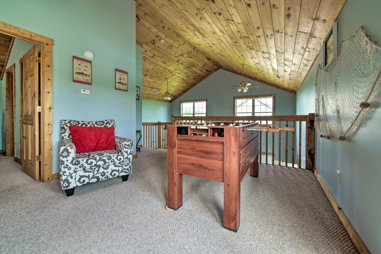 Sevierville Lake House With Deck And Foosball Table! ภายนอก รูปภาพ